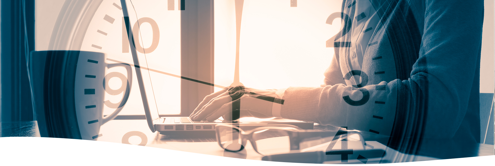 Mujer empresarial trabajando en la oficina