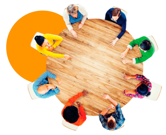 Personas en mesa redonda